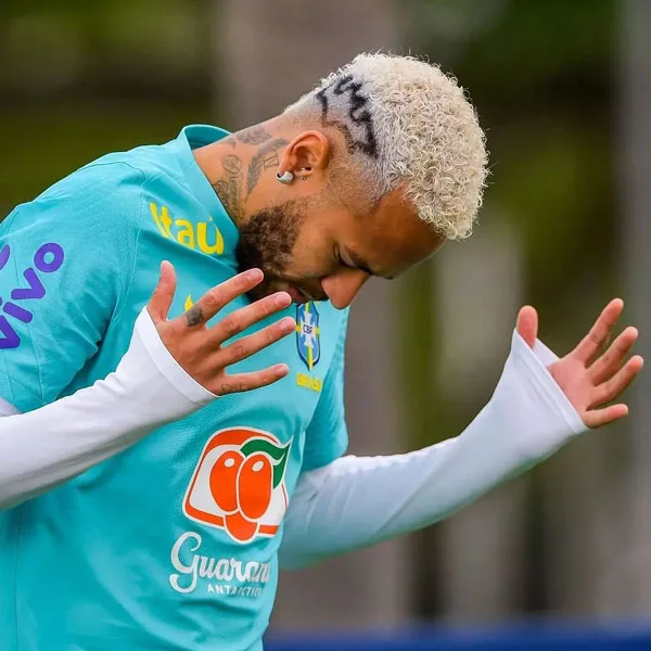 Neymar's curls platinum blonde