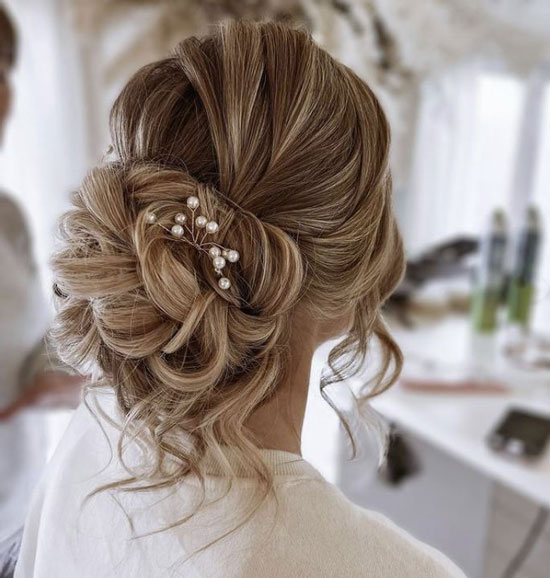 Messy Bun with Accesories